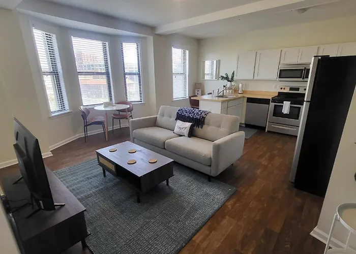 Amazing 1 Bedroom Apt In City Center