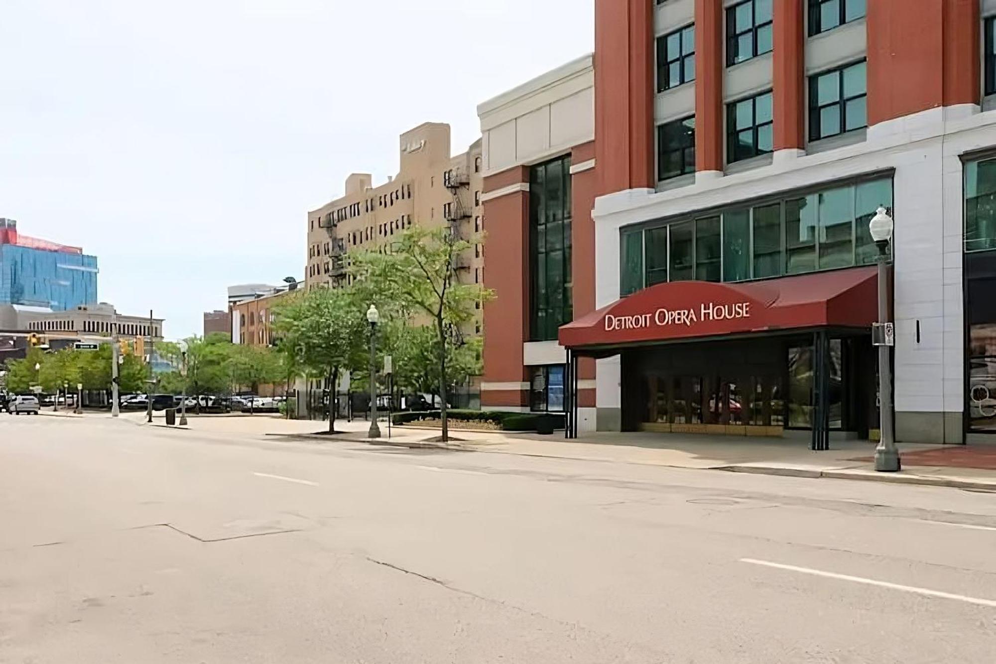 Amazing 1 Bedroom In Center *
